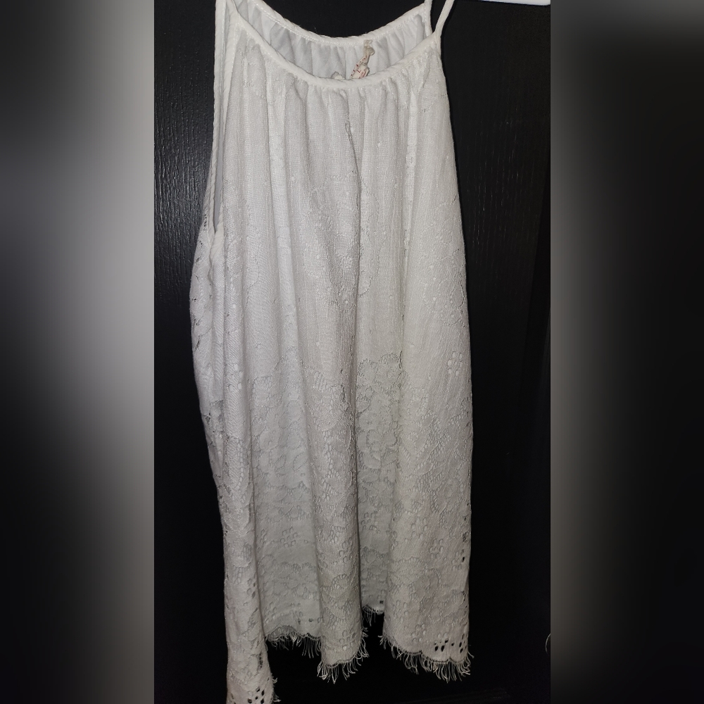 White speghetti strap shirt